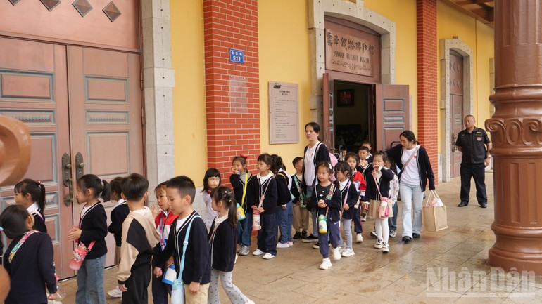 Chinese primary school students visit the Yunnan Railway Museum – a key red tourism destination. theochanbacho-057-5.jpg