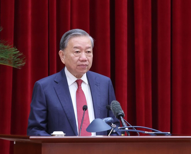 Party General Secretary To Lam delivers opening speech at the meeting. (Photo: VNA)