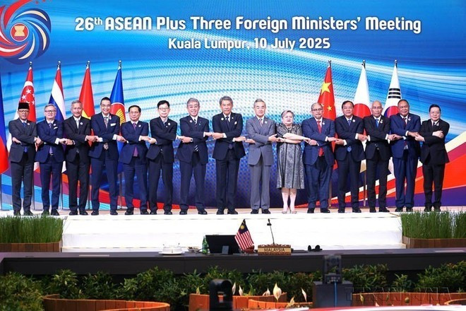 Deputy Prime Minister and Minister of Foreign Affairs Bui Thanh Son (fifth, left) with ASEAN Ministers at the 26th ASEAN Plus Three Foreign Ministers' Meeting in Kuala Lumpur, Malaysia, on July 10, 2025. (Photo: VNA) Deputy Prime Minister and Minister of Foreign Affairs Bui Thanh Son (fifth, left) with ASEAN Ministers at the 26th ASEAN Plus Three Foreign Ministers' Meeting in Kuala Lumpur, Malaysia, on July 10, 2025. (Photo: VNA)