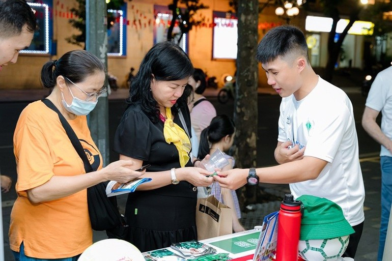 Visitors engage in activities at Germany Festival 2025. (Photo: GIZ) lehoiduc-191025-4.jpg