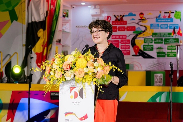 German Ambassador to Viet Nam Helga Margarete Barth delivers remarks at the event. (Photo: GIZ) lehoiduc-191025-3.jpg