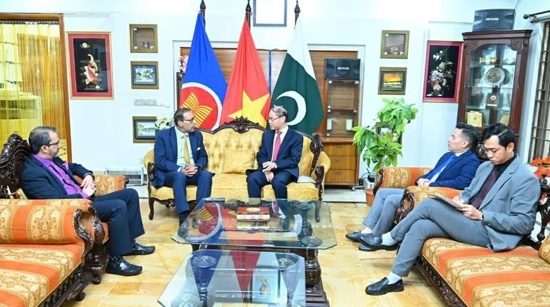 Overview of the working session between Ambassador Pham Anh Tuan and the President of RCCI. (Photo: The Embassy of Viet Nam in Pakistan) thuongmaivietnam-pakistan-20725.jpg