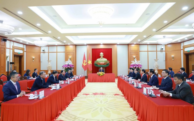 At the phone talks between General Secretary of the CPV Central Committee To Lam and General Secretary of the CPC Central Committee and President of China Xi Jinping on January 26 (Photo: VNA)