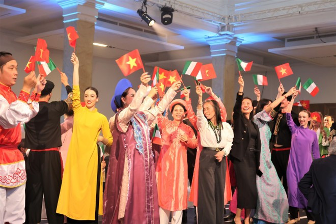 A Vietnamese tourism promotion programme in Italy. (Photo: VNA) A Vietnamese tourism promotion programme in Italy. (Photo: VNA)