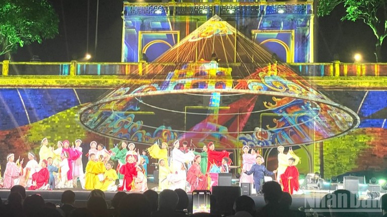 The World Culture Festival in Ha Noi brought together 48 countries and international organisations. lehoivanhoathegioi-131025.jpg