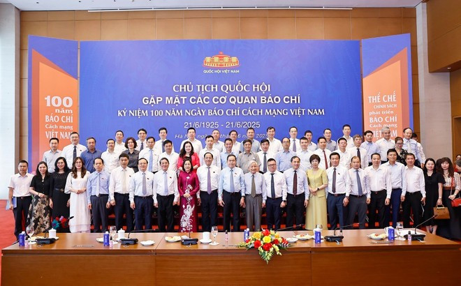 National Assembly Chairman Tran Thanh Man with leaders of press agencies on the occasion of the 100th anniversary of Viet Nam’s Revolutionary Press Day (21 June 1925 – 2025). (Photo: VNA) National Assembly Chairman Tran Thanh Man with leaders of press agencies on the occasion of the 100th anniversary of Viet Nam’s Revolutionary Press Day (21 June 1925 – 2025). (Photo: VNA)