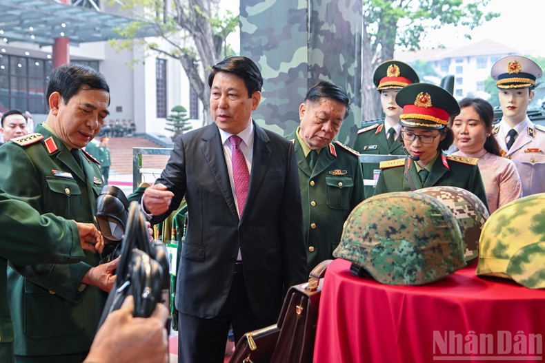 President Luong Cuong and delegates visit an exhibition on the sidelines of the conference.