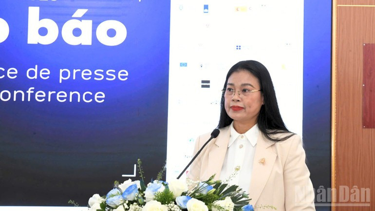Director of the Ha Noi Department of Culture and Sports Bach Lien Huong speaking at the event bachlanhuong-231025.jpg