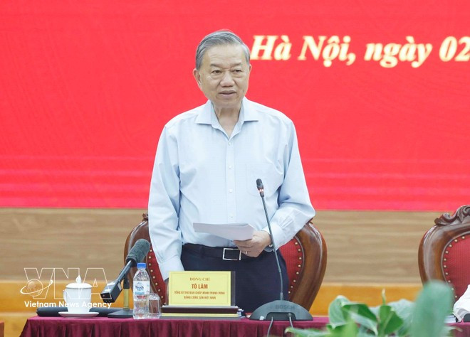 Party General Secretary To Lam speaks at the working session (Photo: VNA)