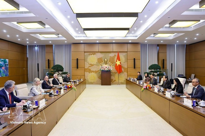 National Assembly Chairman Tran Thanh Man on March 2 receives First Vice President of the Hellenic Parliament Ioannis Plakiotakis. (Photo: VNA)