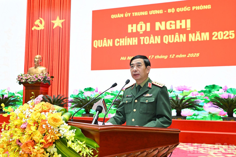 Minister of National Defence Phan Van Giang delivers the opening remarks at the 2025 National Political-Military Conference.