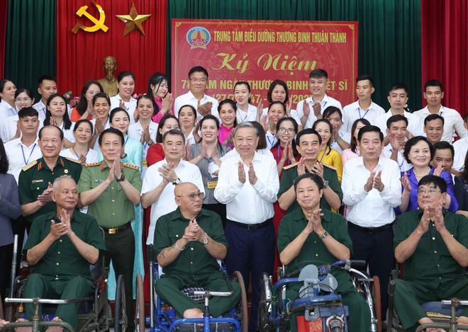Party General Secretary To Lam visits Thuan Thanh Wounded Veteran Nursing Centre in Bac Ninh province ahead of the 78th War Invalids and Martyrs Day. (Photo: VNA) Party General Secretary To Lam visits Thuan Thanh Wounded Veteran Nursing Centre in Bac Ninh province ahead of the 78th War Invalids and Martyrs Day. (Photo: VNA)