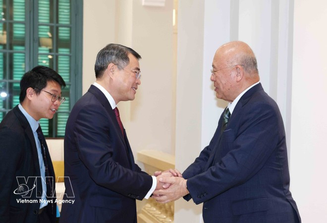 Head of Party Central Committee’s Organisation Commission Le Minh Hung receives Takebe Tsutomu, Special Advisor to the Japan–Viet Nam Parliamentary Friendship Alliance. (Photo: VNA)