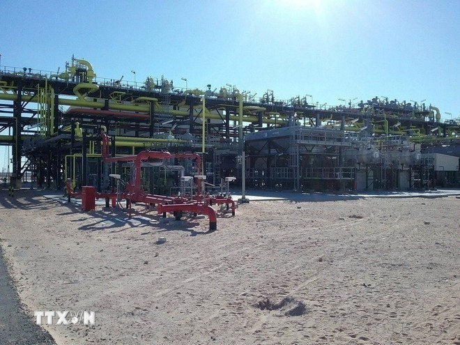 On December 11, 2015, the Viet Nam–Algeria oil project produced its first oil at the Bir Seba field, nearly 800km south of Algiers, the capital of Algeria. (Photo: VNA)