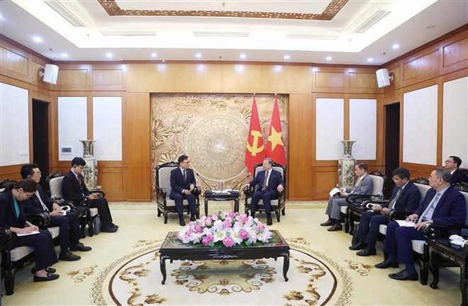 At the meeting Party General Secretary To Lam (right) and RoK Ambassador to Viet Nam Choi Young-sam in Ha Noi on June 5. (Photo: VNA) lam2-5625.jpg