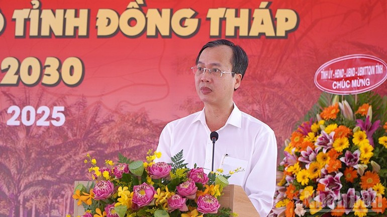 Tran Tri Quang, Chairman of the People’s Committee of Dong Thap Province, delivered remarks at the inauguration ceremony. dongthap-chutichpb-23925.jpg