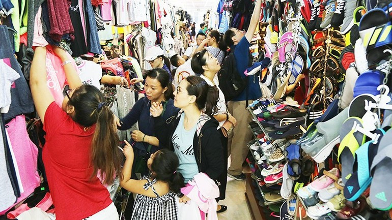 The household and individual business sector is one of the key areas with great potential for expanding the number of enterprises in Viet Nam. (Photo: KHIEU MINH) hokinhdoanh-231025.jpg