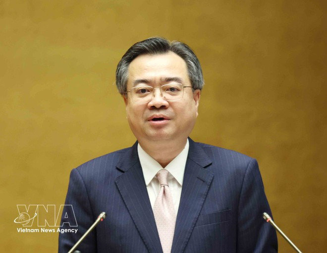 Nguyen Thanh Nghi, Politburo member, Secretary of the Party Central Committee, Chairman of the Party Central Committee's Commission for Policies and Strategies, presents the key contents of Resolution No. 79-NQ/TW on the development of the state economy. (Photo: VNA)