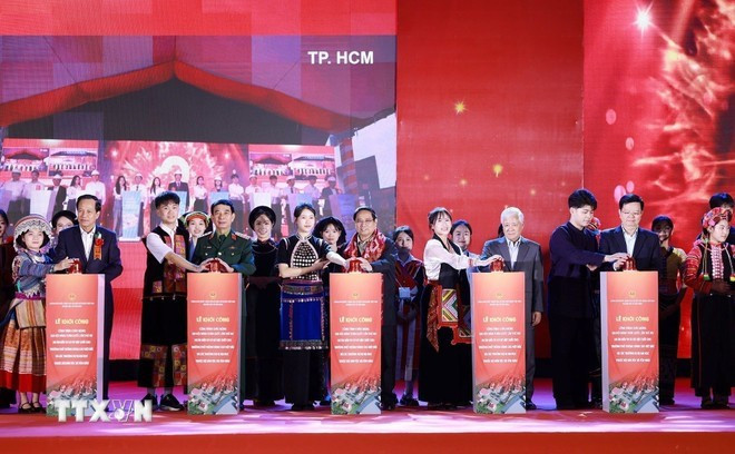 Prime Minister Pham Minh Chinh and other delegates at the ground-breaking ceremony for the infrastructure investment project at Viet Bac High School for Ethnic Minority Students in Thai Nguyen province on January 11. (Photo: VNA)