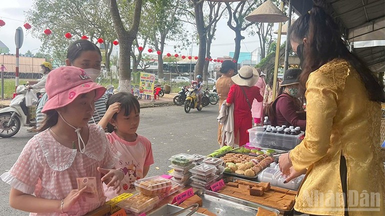 Young visitors at a folk-food stall.