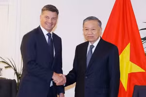 General Secretary and President To Lam receives Angus Taylor, leader of the Opposition and leader of the Liberal Party of Australia. (Photo: VNA)