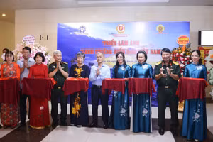 Opening ceremony of the exhibition “Sacred Seas and Islands of Viet Nam”. (Photo: HOANG LINH)