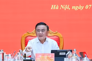 Politburo Member and Standing Member of the Communist Party of Viet Nam (CPV) Central Committee’s Secretariat Tran Cam Tu speaks at the meeting of the Standing Board of Party Committee of Central Party Agencies for August in Ha Noi on September 7, 2026. (Photo: NDO)