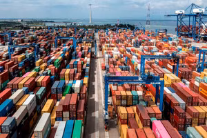 As a highly open economy, Viet Nam needs stable frameworks for economic cooperation. (Photo: THANH DAT)