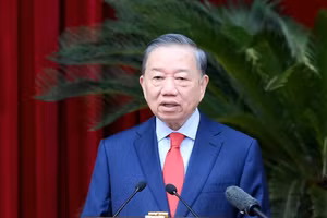 Party General Secretary and President To Lam delivers the opening remarks at the fourth meeting of the 14th Party Central Committee. (Photo: DANG KHOA)