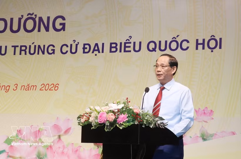 NA Vice Chairman Tran Quang Phuong speaks at the training conference on March 25. (Photo: VNA)