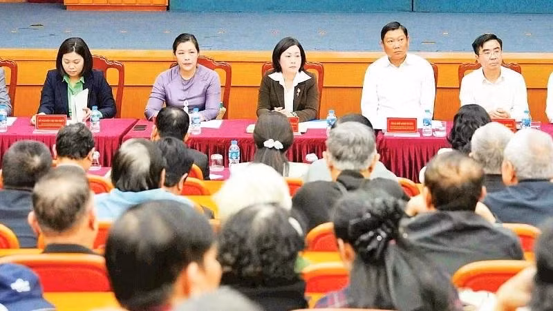 A meeting between candidates and voters during the election campaign for the Ha Noi People’s Council for the 2026–2031 term at “electoral constituency no. 7. (Photo: Hong Thai)