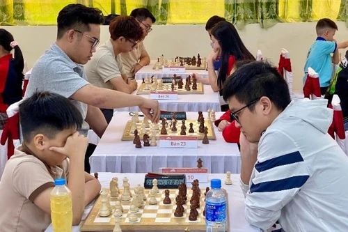 More than 100 chess players compete at international grandmaster and master tournament