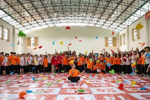 To ensure that Vietnamese children can stride confidently into an increasingly volatile world, we must equip them with the right tools from today. (Photo: UNICEF)