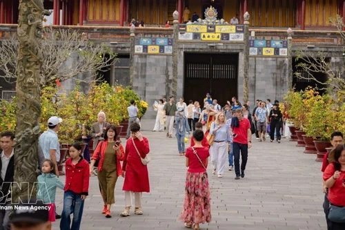 Visitors explore the Complex of Hue Monuments (Photo: VNA)