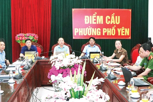 Officials from Pho Yen Ward (Thai Nguyen Province) participate in an online training course to update knowledge and skills for leaders and managers of communes, wards, and special zones, organised by the Ho Chi Minh National Academy of Politics in September 2025.