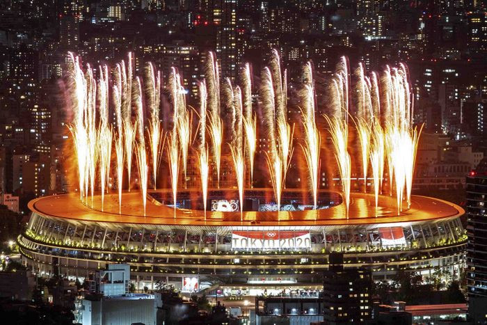 Tokyo Olympic Games 2020 opens with dazzling fireworks display ảnh 11