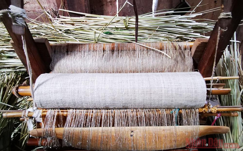 The craft of linen weaving of the H’mong people in Lung Tam ảnh 2 The craft of linen weaving of the H’mong people in Lung Tam ảnh 2