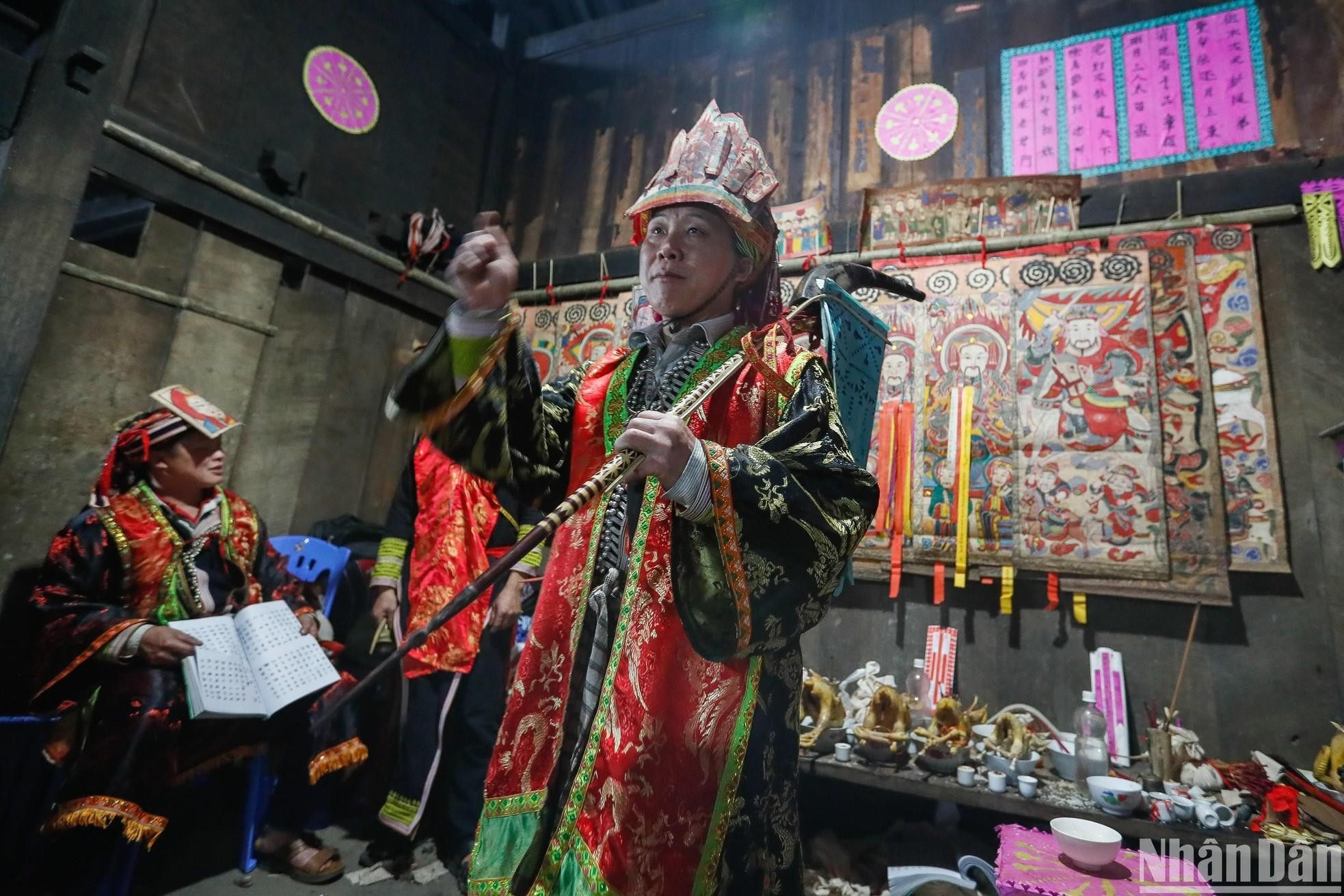 The "Cap sac" ritual is divided into three levels: three lamps, seven lamps and twelve lamps, which represent the number of lamps the person passing the ritual is granted. Each level reflects a different meaning and rank. The "Cap sac" ritual is divided into three levels: three lamps, seven lamps and twelve lamps, which represent the number of lamps the person passing the ritual is granted. Each level reflects a different meaning and rank.