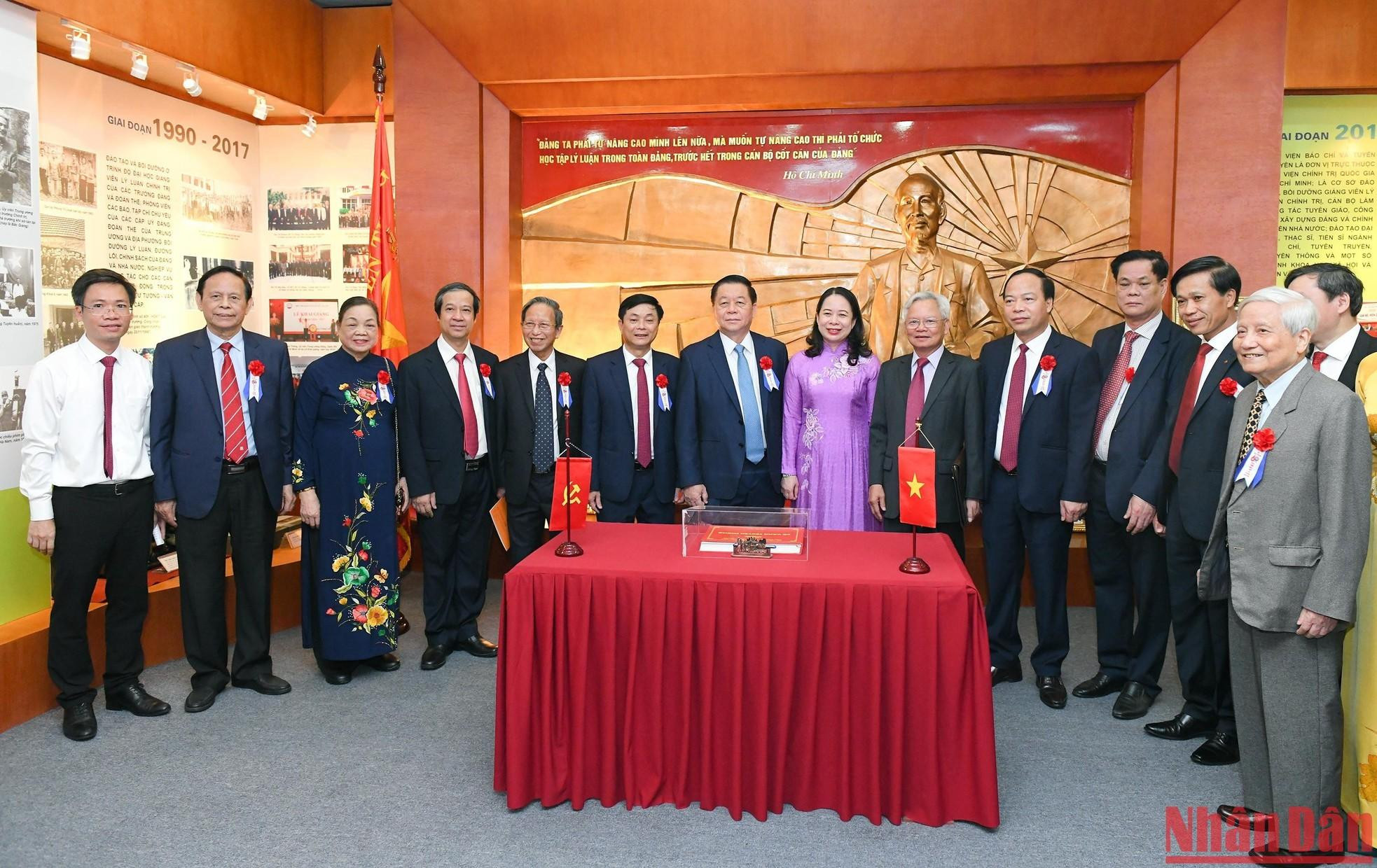 Party and State leaders and other delegates posed for a photo at the tradition room of the academy.