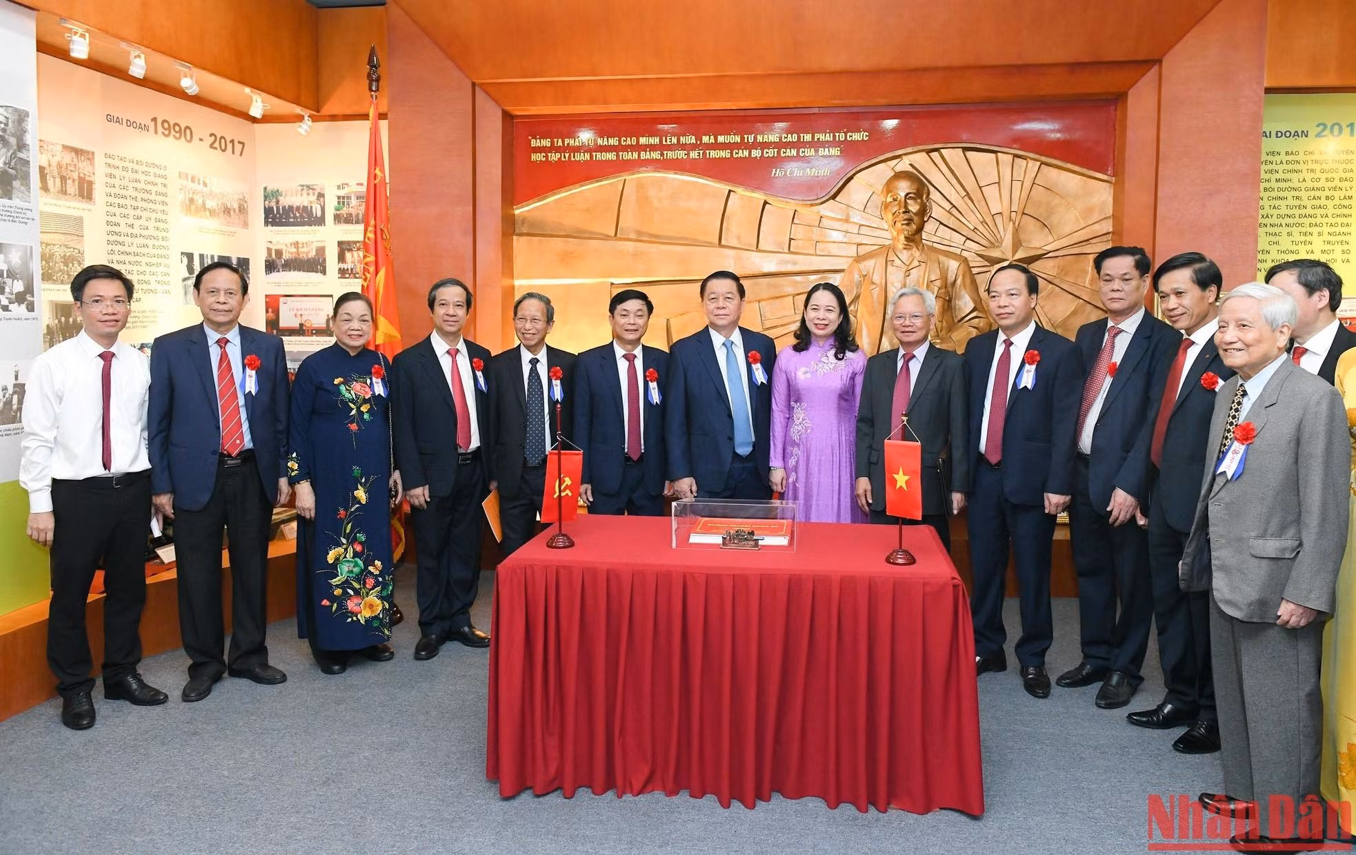 Party and State leaders and other delegates posed for a photo at the tradition room of the academy.