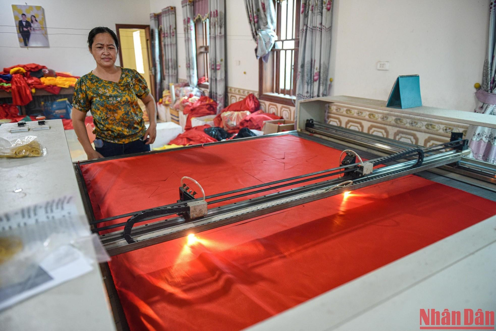 Nhung’s family is one of the largest flag-making households in Tu Van. Nhung’s family is one of the largest flag-making households in Tu Van.