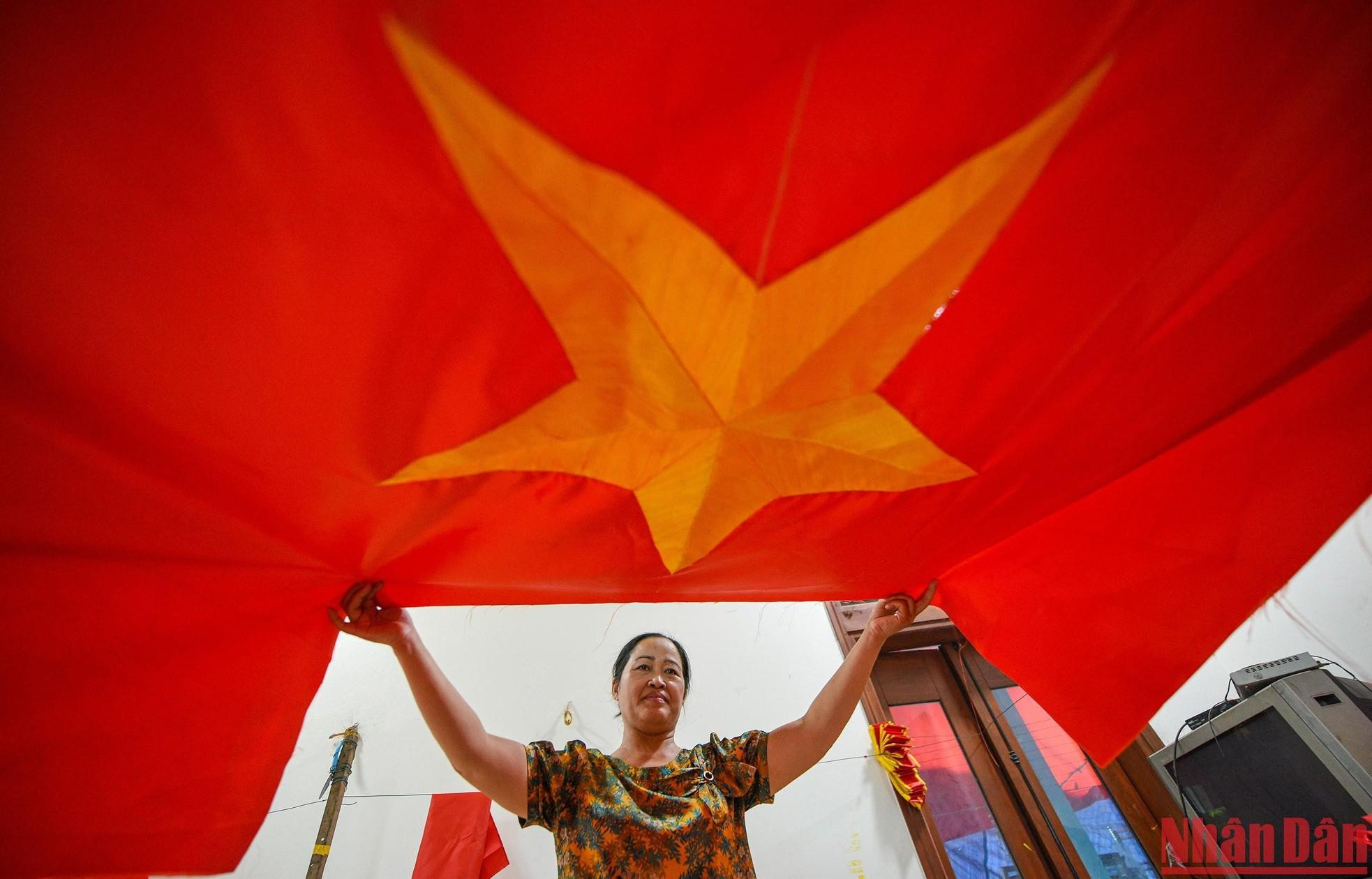 Nhung feels proud whenever a flag is completed. Nhung feels proud whenever a flag is completed.