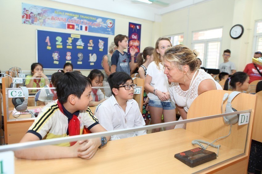 In 2015, reviewing 15 years of implementing the UN Millennium Development Goals (MDGs), Vietnam early completed three of eight goals important goals: Eradicate extreme poverty and hunger (MDG1); Achieve universal primary education (MDG2); and Promote gender equality and empower women (MDG3). (Photo: VNA) In 2015, reviewing 15 years of implementing the UN Millennium Development Goals (MDGs), Vietnam early completed three of eight goals important goals: Eradicate extreme poverty and hunger (MDG1); Achieve universal primary education (MDG2); and Promote gender equality and empower women (MDG3). (Photo: VNA)