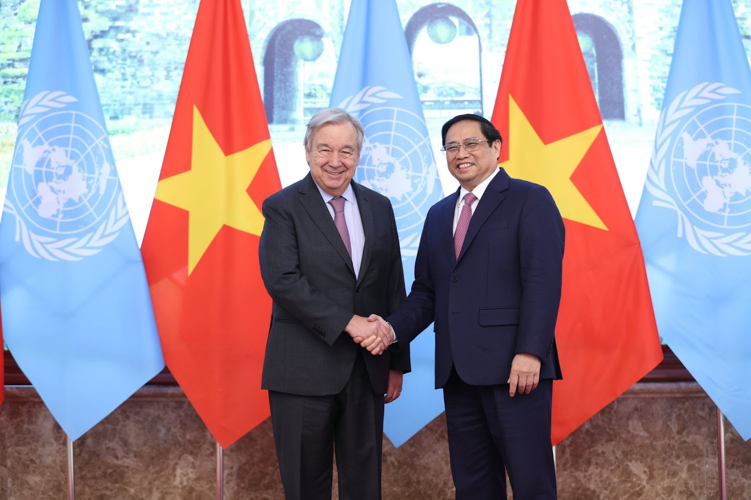 Prime Minister Pham Minh Chinh hosts a reception at the Government headquarters on October 22, 2022, for UN Secretary General António Guterres, who is on his visit to Vietnam on the occasion of the 45th anniversary of the country’s membership in the UN. (Photo: VGP) Prime Minister Pham Minh Chinh hosts a reception at the Government headquarters on October 22, 2022, for UN Secretary General António Guterres, who is on his visit to Vietnam on the occasion of the 45th anniversary of the country’s membership in the UN. (Photo: VGP)