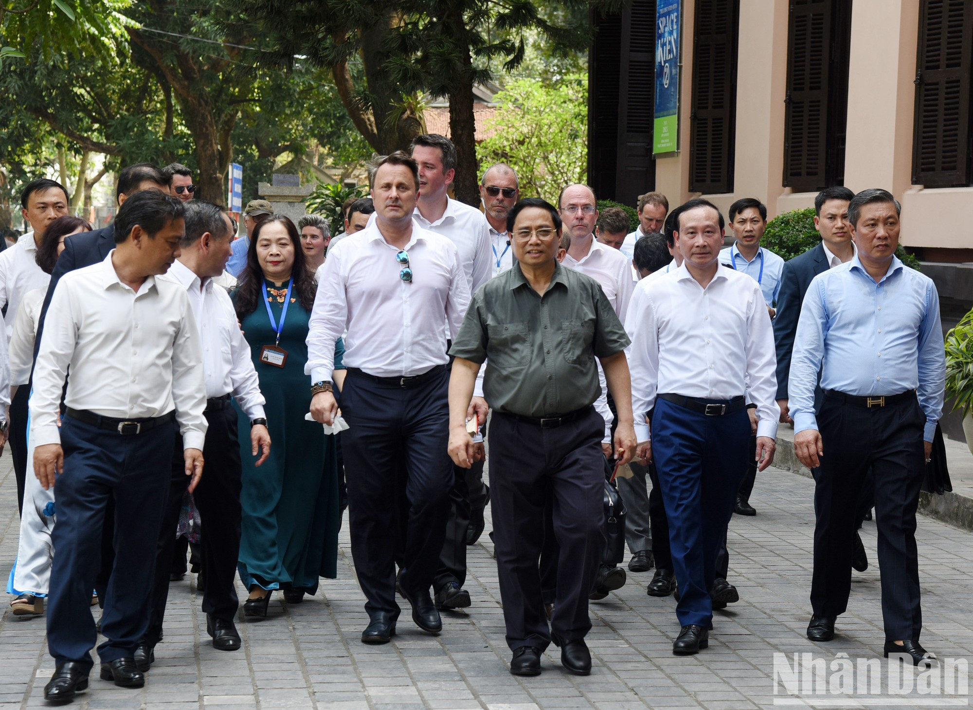 Vietnam Fine Arts Museum preserves, researches, collects and displays 20,000 valuable artefacts, fine art works, sculpture, paintings and graphics.