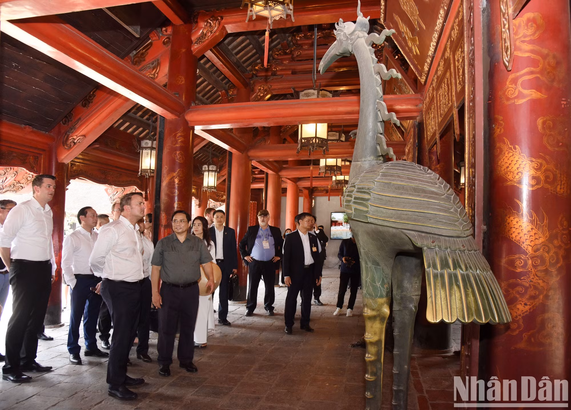 PM Bettel expresses his admiration for Vietnam's culture in general and education in particular, in which the Temple of Literature has preserved and honour unique values of Vietnamese culture.