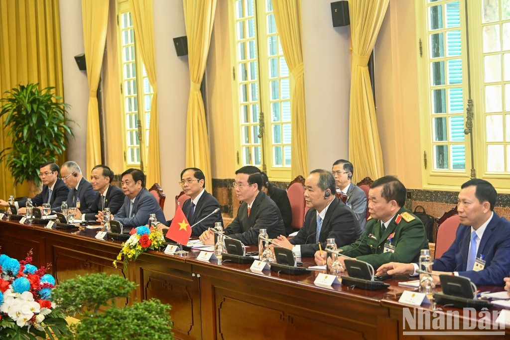 Vietnamese delegation at the talks.
