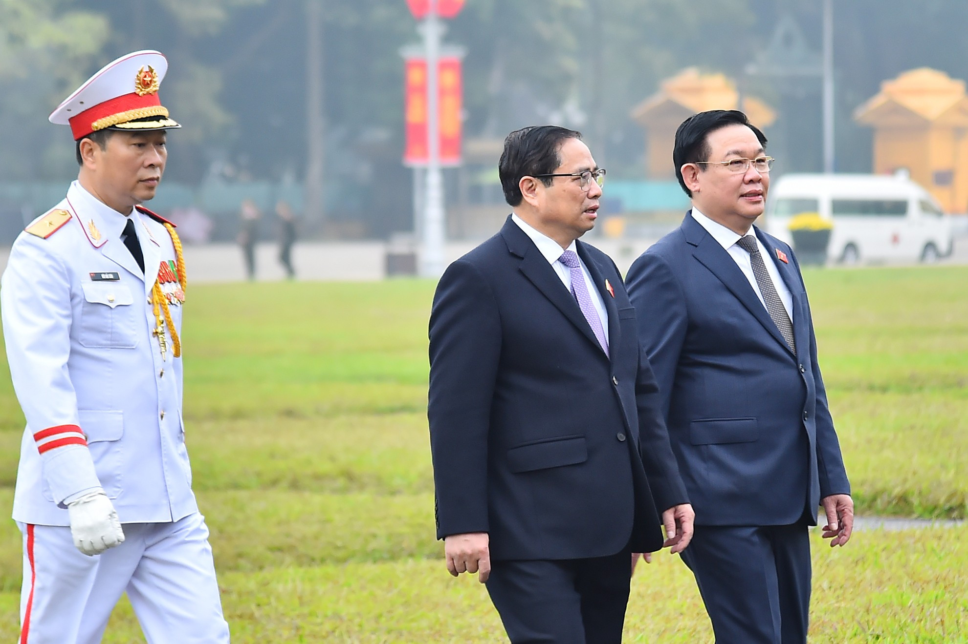 Prime Minister Pham Minh Chinh and National Assembly Chairman Vuong Dinh Hue spoke before the opening ceremony of the session. Prime Minister Pham Minh Chinh and National Assembly Chairman Vuong Dinh Hue spoke before the opening ceremony of the session.