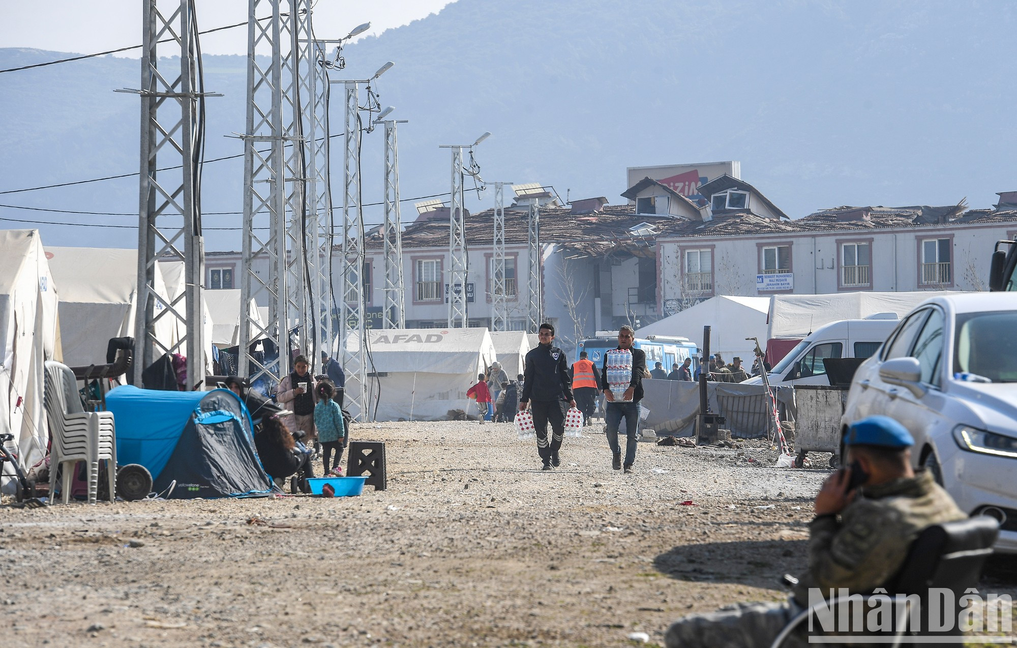 Turkish military forces and United Nations Peacekeepers are present throughout Hatay, to ensure the security of the people in the process of settling down. Turkish military forces and United Nations Peacekeepers are present throughout Hatay, to ensure the security of the people in the process of settling down.