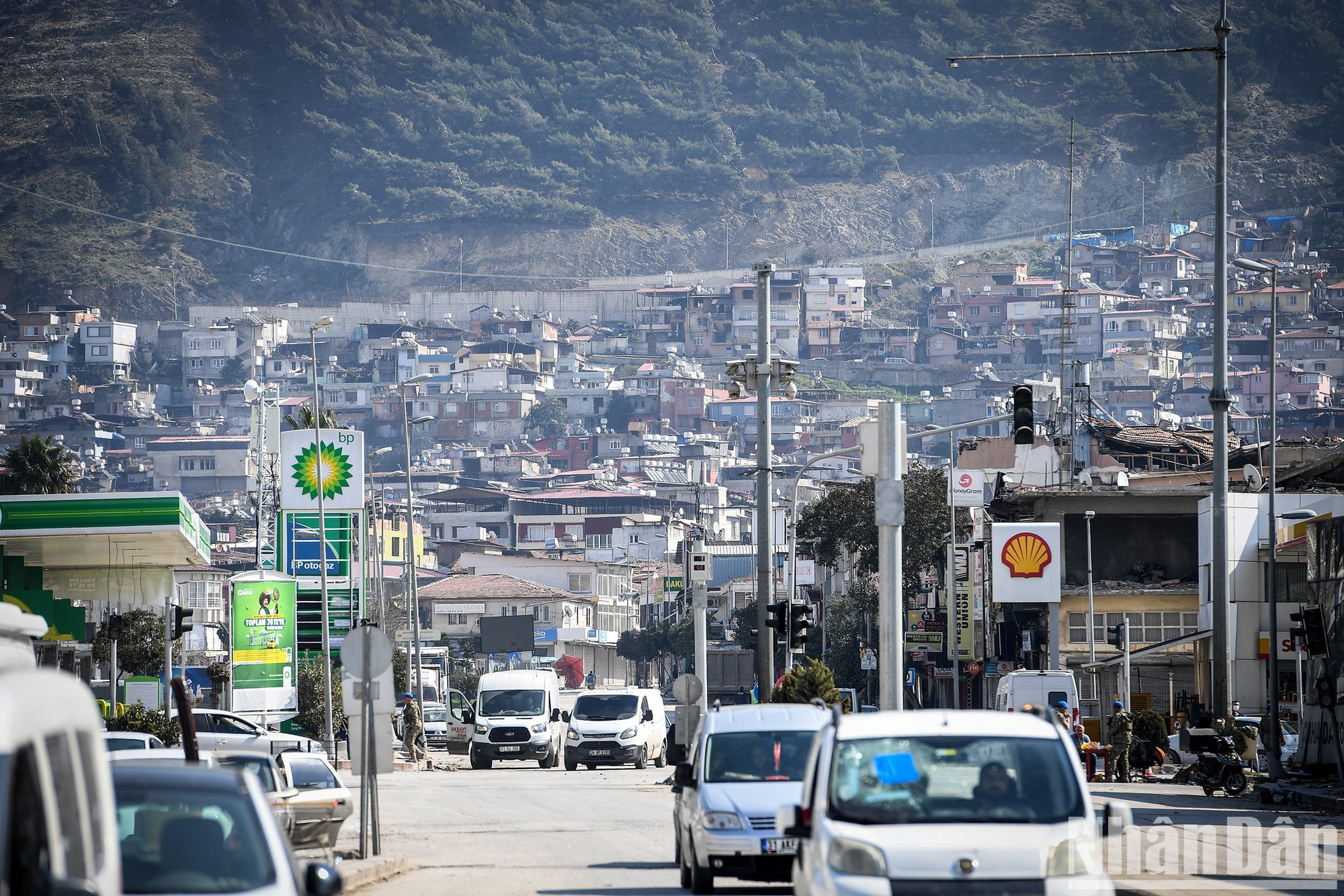 In areas located far from the epicentre and not severely affected by the earthquake, life has gradually stabilised. In areas located far from the epicentre and not severely affected by the earthquake, life has gradually stabilised.